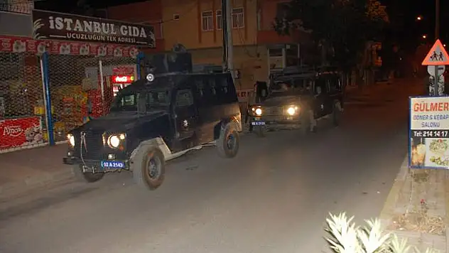 Vali konağı yakınlarında atılan havai fişek paniğe neden oldu