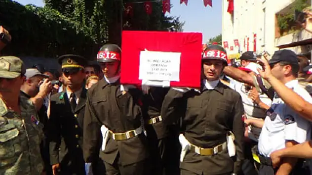 Şehidi binler uğurladı