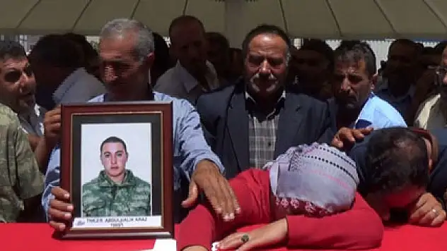 Vanlı şehit asker Kürtçe ağıtlarla toprağa verildi