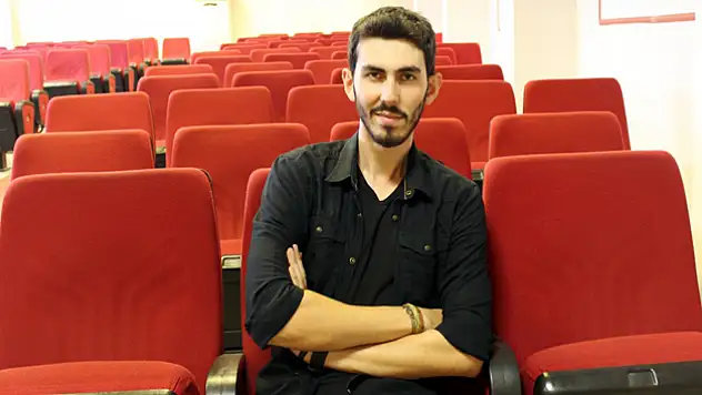 Oyunculuk aşkıyla sokağında yattığı şehire gidiyor