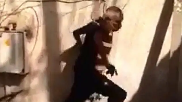 Elektrik şakası hem korkuttu hem de gülümsetti