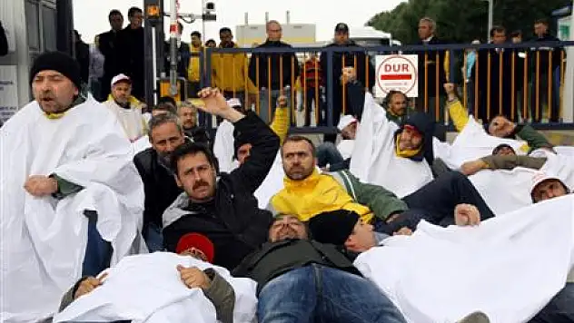 Sigara fabrikasında gergin bekleyiş sürüyor