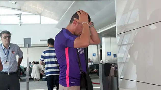 Kaçırdığı uçağın peşinden koştu