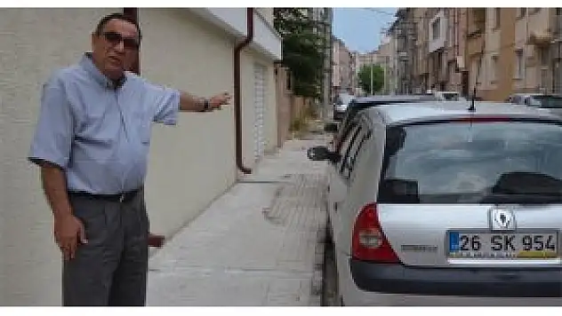 Bir gecede 2 arabası çalındı