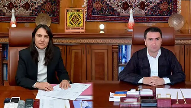 Hakkari Belediyesi eşbaşkanları adliyeye çıkartıldı
