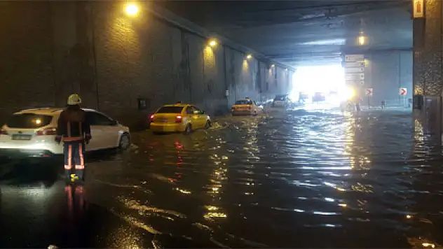 Taksim-Tarlabaşı tünelini su bastı