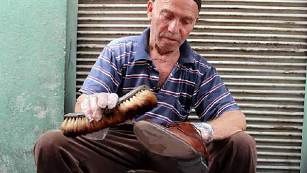 80 Yaşında, 66 Yıldır Ayakkabı Boyuyor