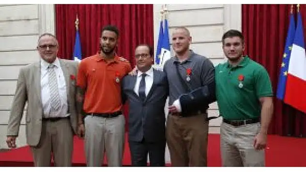 Fransa Cumhurbaşkan'ından kahraman yolculara şeref nişanı