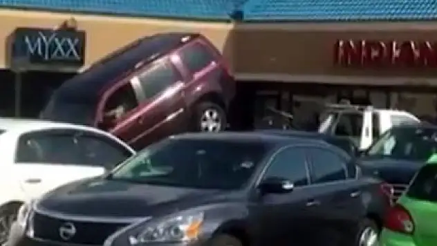 Aracının çekilmemesi için her şeyi denedi