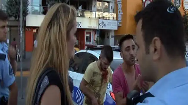 Eğlence mekanındaki kavgayı ayırmak isterken dayak yediler
