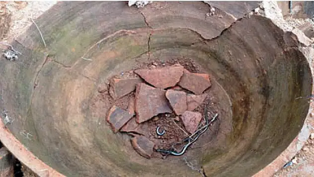 2200 yıllık kaledeki küplerden yılanlar çıktı