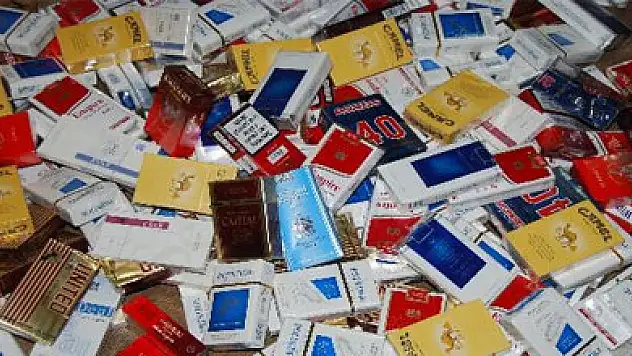 Kaçak sigara ile yol kenarında beklerken yakalandı