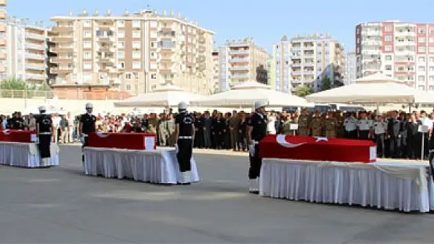 Türkiye 3 şehidini sonsuzluğa uğurladı