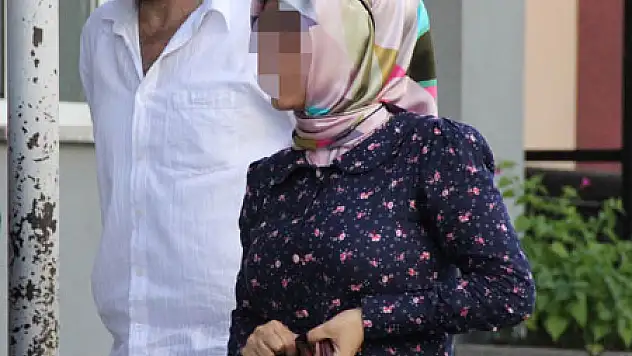 Kapkaççı Genç Kızın Cep Telefonunu Gasp Etti