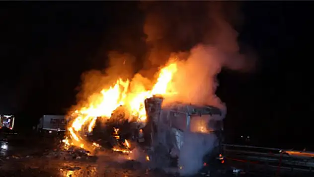 TIR ile benzin tankeri çarpıştı: 1 ölü!