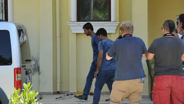 Ölen mültecilerin yakınları Adli Tıp'ta