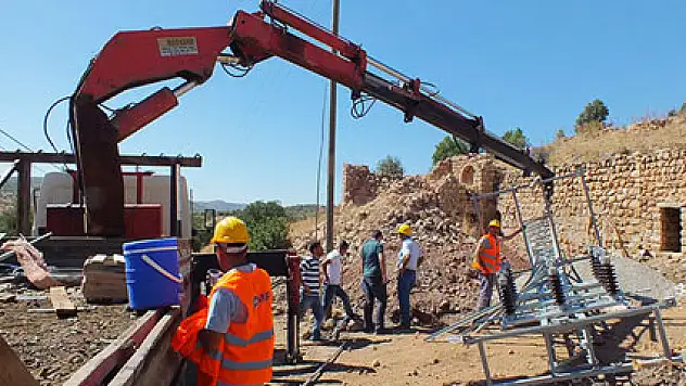 Dicle EDAŞ, Batman'da 30 yıllık köy şebekesini yeniledi