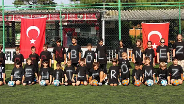 Minik Futbolcular'dan Teröre Tepki