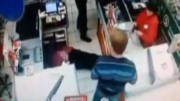 Yaşlı kadına beyin sarsıntısı geçirten yumruk