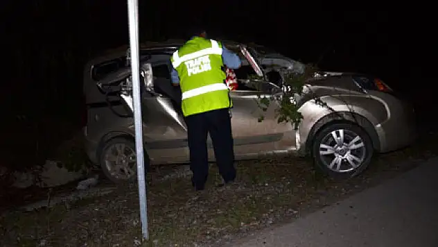 KAMYONET TRAKTÖRE ARKADAN ÇARPTI: 5 YARALI