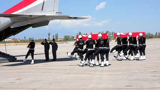 Şehitler memleketlerine uğurlandı