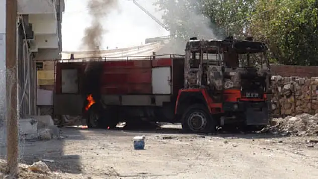 Silvan'da teröristler itfaiye aracını yaktı bomba tuzakladı