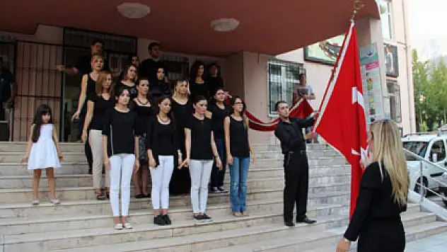Sessiz istiklal marşı