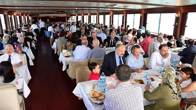  GAZİLER VE ŞEHİT YAKINLARINA DENİZ GEZİSİ