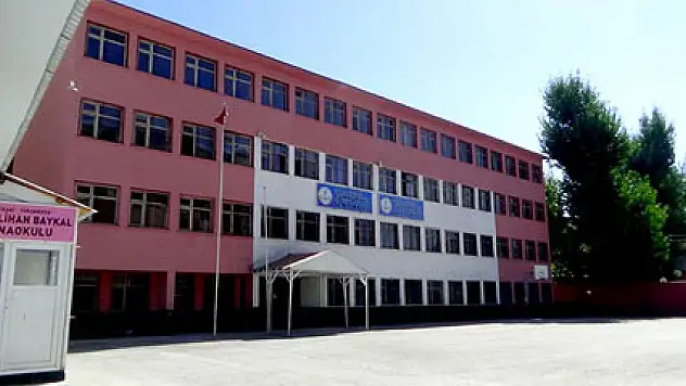 Yüksekova'da okullar boş kaldı