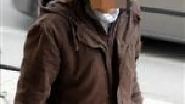 Kahve içmeye evine götürdüğü kıza tecevüz etti