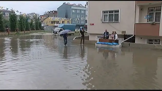 Ümraniye'de şiddetli yağış sonrası 10 evi su bastı