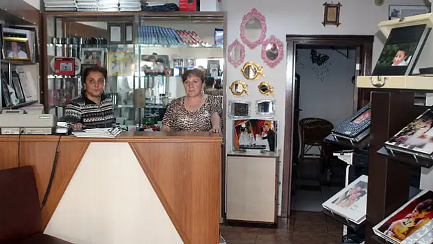 Fotoğrafçı dükkanı böyle soyuldu