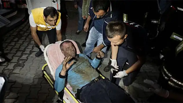 Söndürdüğü bina üzerine çöktü!