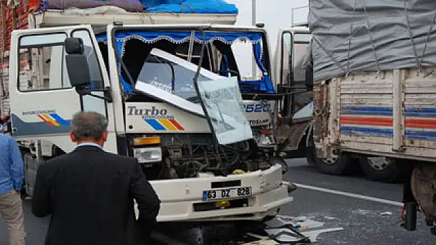 Aksaray'da iki kamyon çarpıştı: 6 yaralı