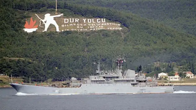 Rus savaş gemisi Çanakkale Boğazından geçti