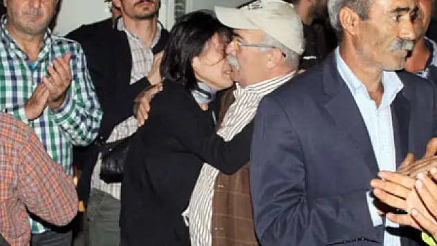 Ankara'daki patlamadan Kocaeli'ye dönenler ağlayarak kucaklaştı