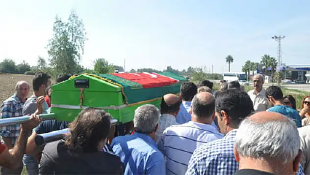 Cenazesi römorkla mezarlığa getirildi