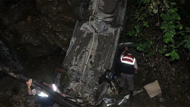 Otomobil dereye uçtu: 4 yaralı