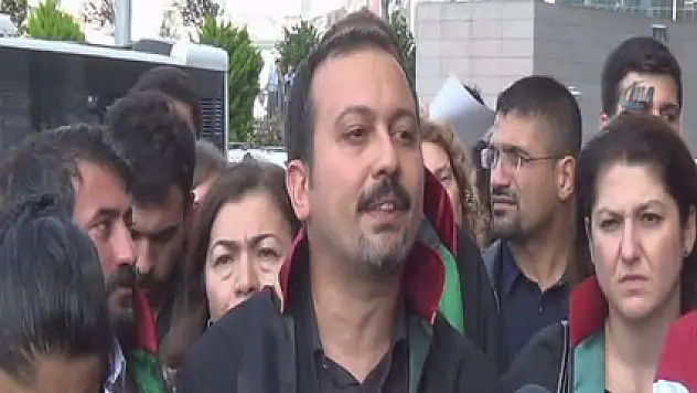 Avukatlardan adliye içinde 'Ankara' protestosu