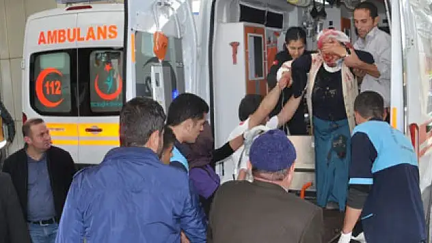 Minibüsle otomobil çarpıştı: 8'i öğrenci 12 yaralı