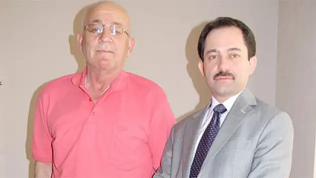 Tekerlekli sandalye ile geldiği hastaneden yürüyerek çıktı