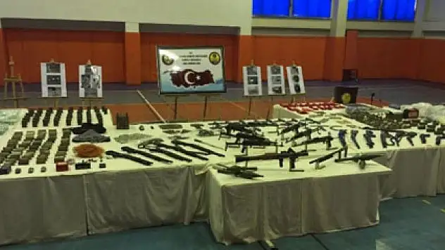 Sur'dan cephanelik çıktı