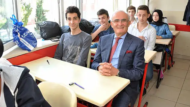 39 YIL SONRA YİNE AYNI SIRADA