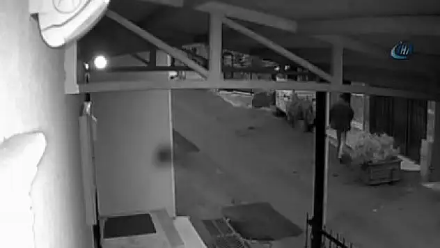 Apartman sakinlerini çileden çıkaran ayakkabı hırsızı!