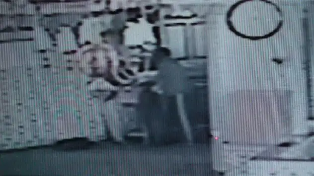 İmamın odasındaki bilgisayarı çaldılar