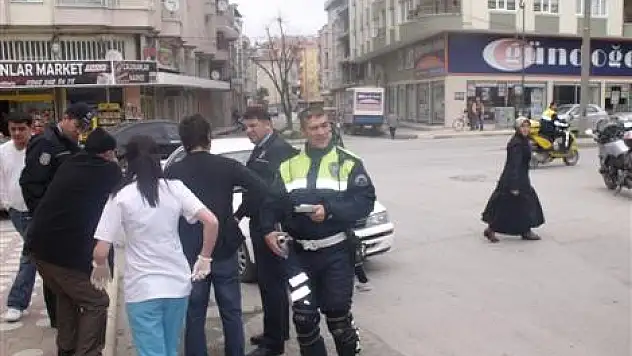 Otomobil yayaya çarptı