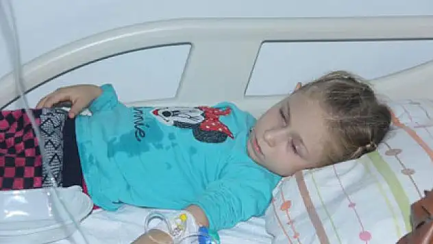 95 öğrenci yemekten zehirlendi