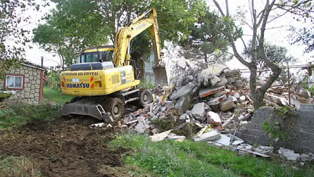 Kuş Cenneti'nde Yıkımlar Devam Ediyor