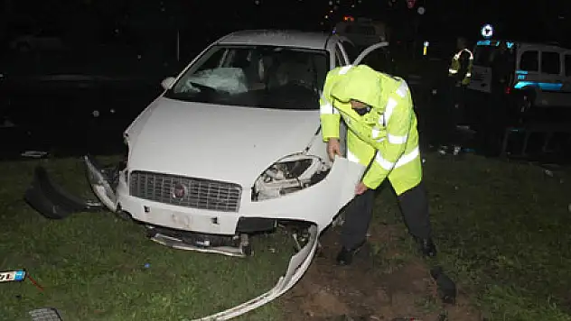 SAĞANAK YAĞIŞ KAZAYA SEBEP OLDU: 3 YARALI
