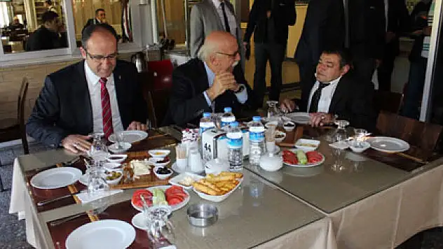 Bakan Avcı, engellilerle buluştu